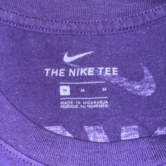 Nike Men's Baltimore Ravens Lamar Jackson #8 Purple T-Shirt - Picture 3 of 3